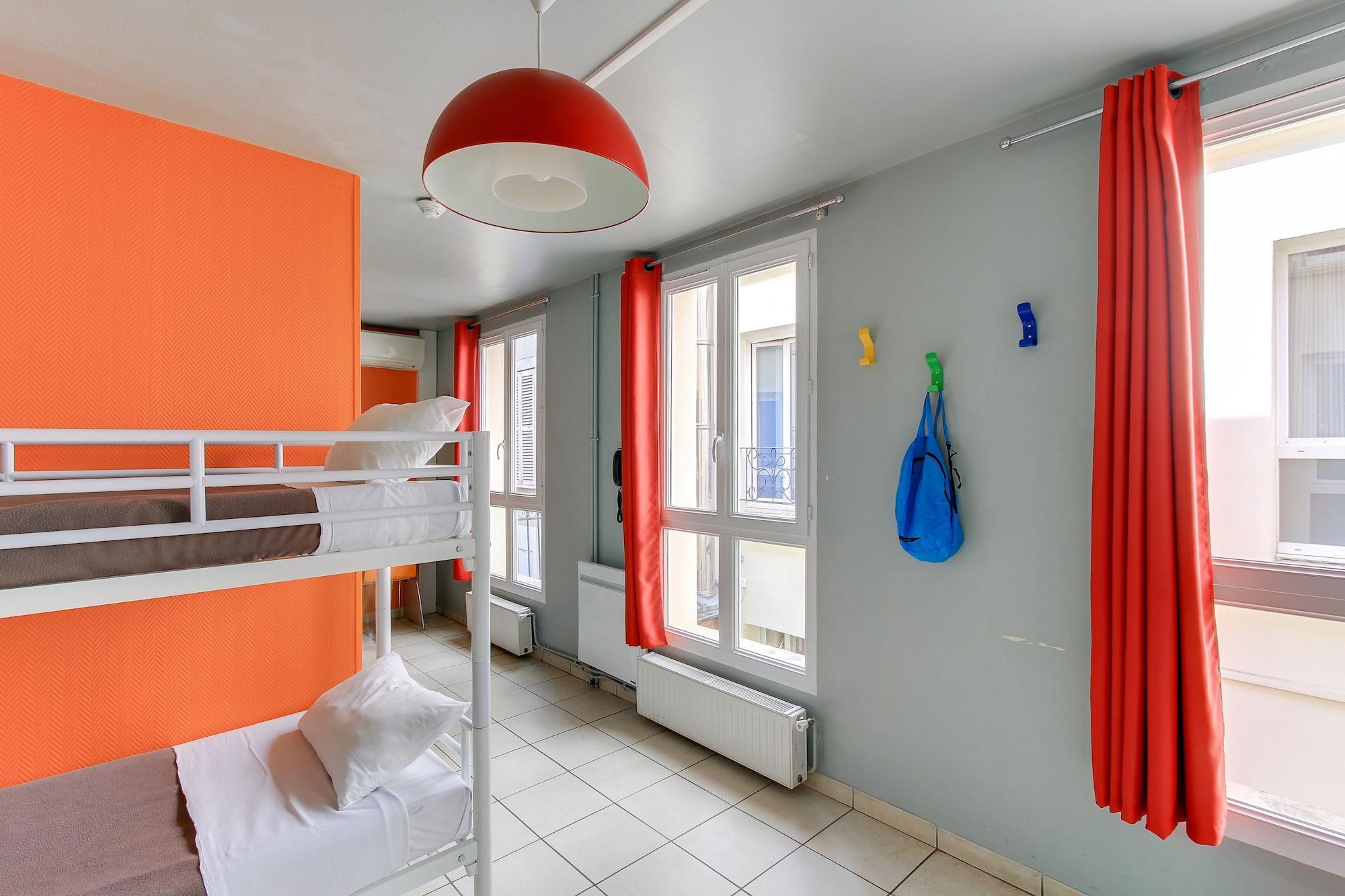 เลอ มงแคลร์ มงมาร์ทร์ บาย ริเวอร์ Hostel ปารีส ภายนอก รูปภาพ
