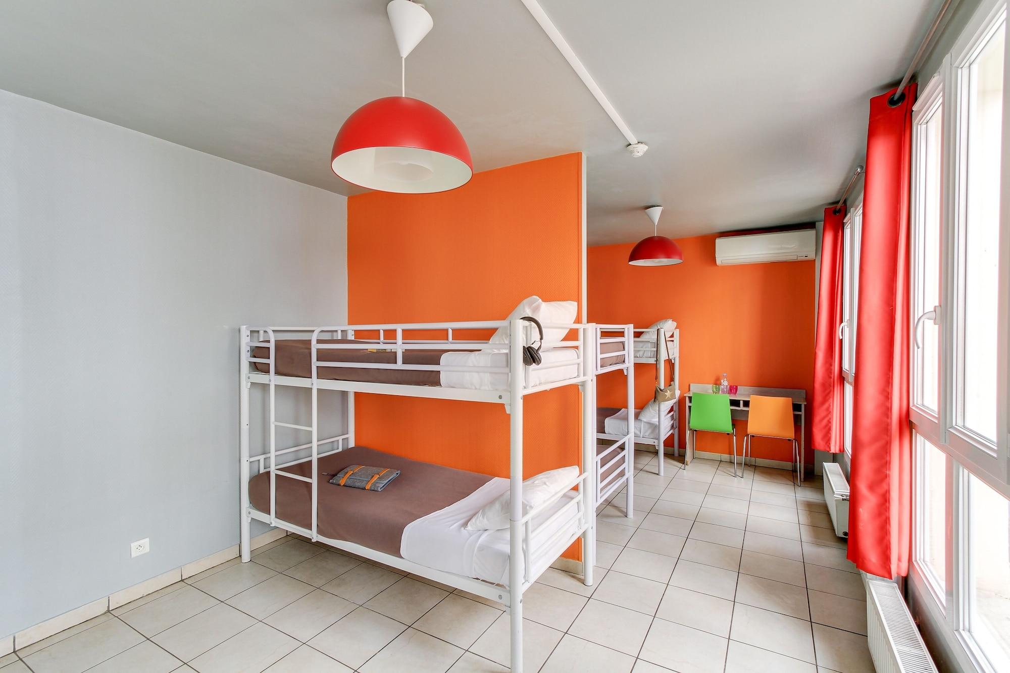 เลอ มงแคลร์ มงมาร์ทร์ บาย ริเวอร์ Hostel ปารีส ภายนอก รูปภาพ