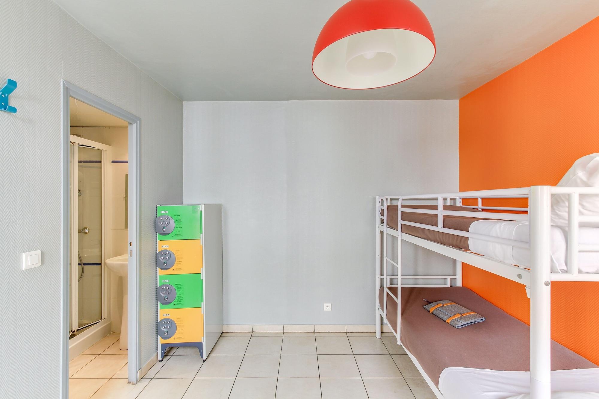 เลอ มงแคลร์ มงมาร์ทร์ บาย ริเวอร์ Hostel ปารีส ภายนอก รูปภาพ