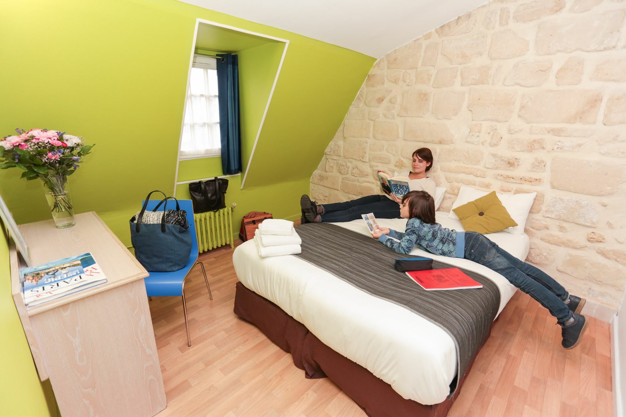 เลอ มงแคลร์ มงมาร์ทร์ บาย ริเวอร์ Hostel ปารีส ภายนอก รูปภาพ