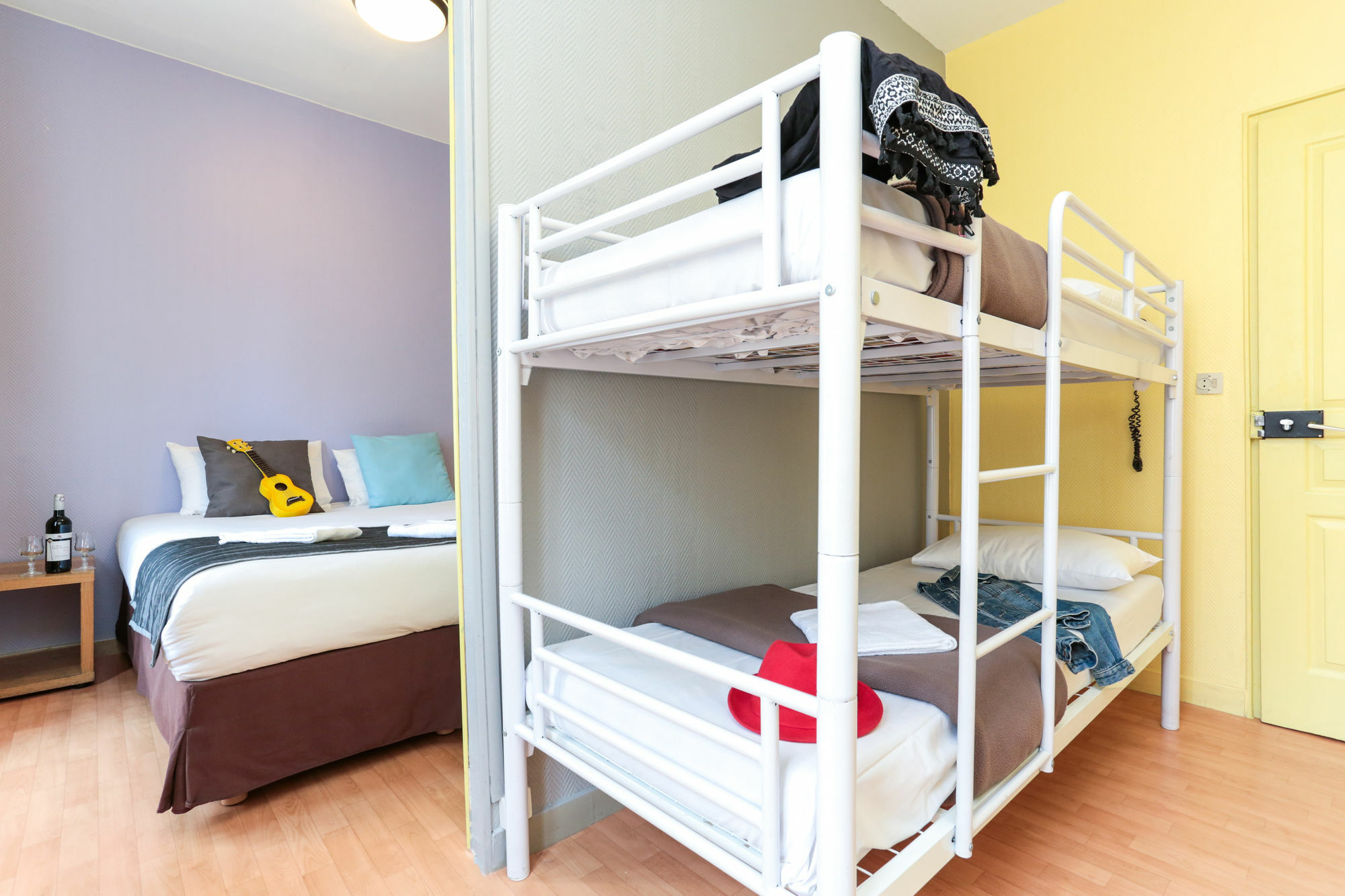 เลอ มงแคลร์ มงมาร์ทร์ บาย ริเวอร์ Hostel ปารีส ภายนอก รูปภาพ